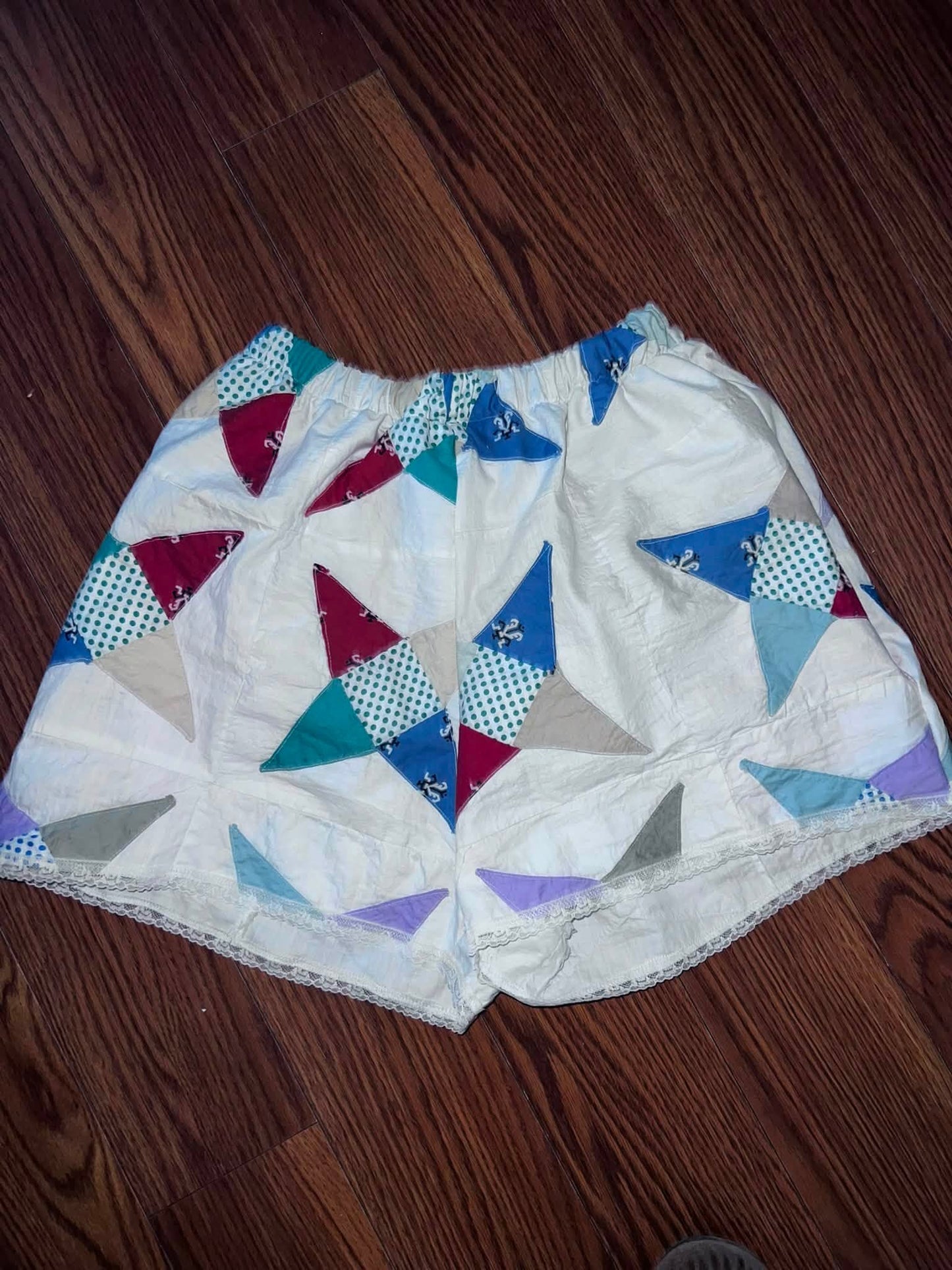 Cream Vintage Quilt Top 4 Point STARS Elastic Waist Shorts