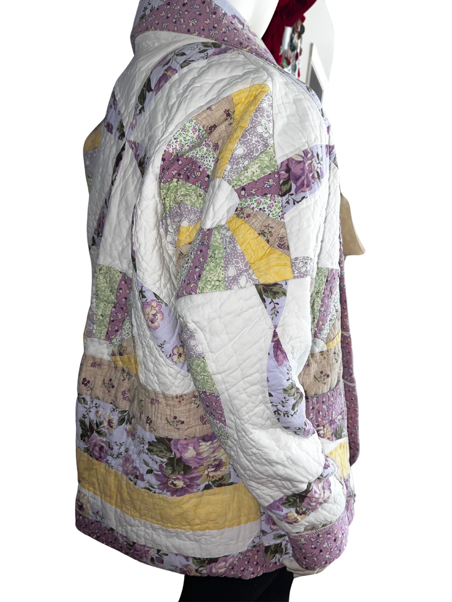 Quilt Coat Jacket - Dresden Plate, lavender, shades of purple and yellow Vintage from 40’s Design Patchwork Floral Vintage Quilt Fits Most