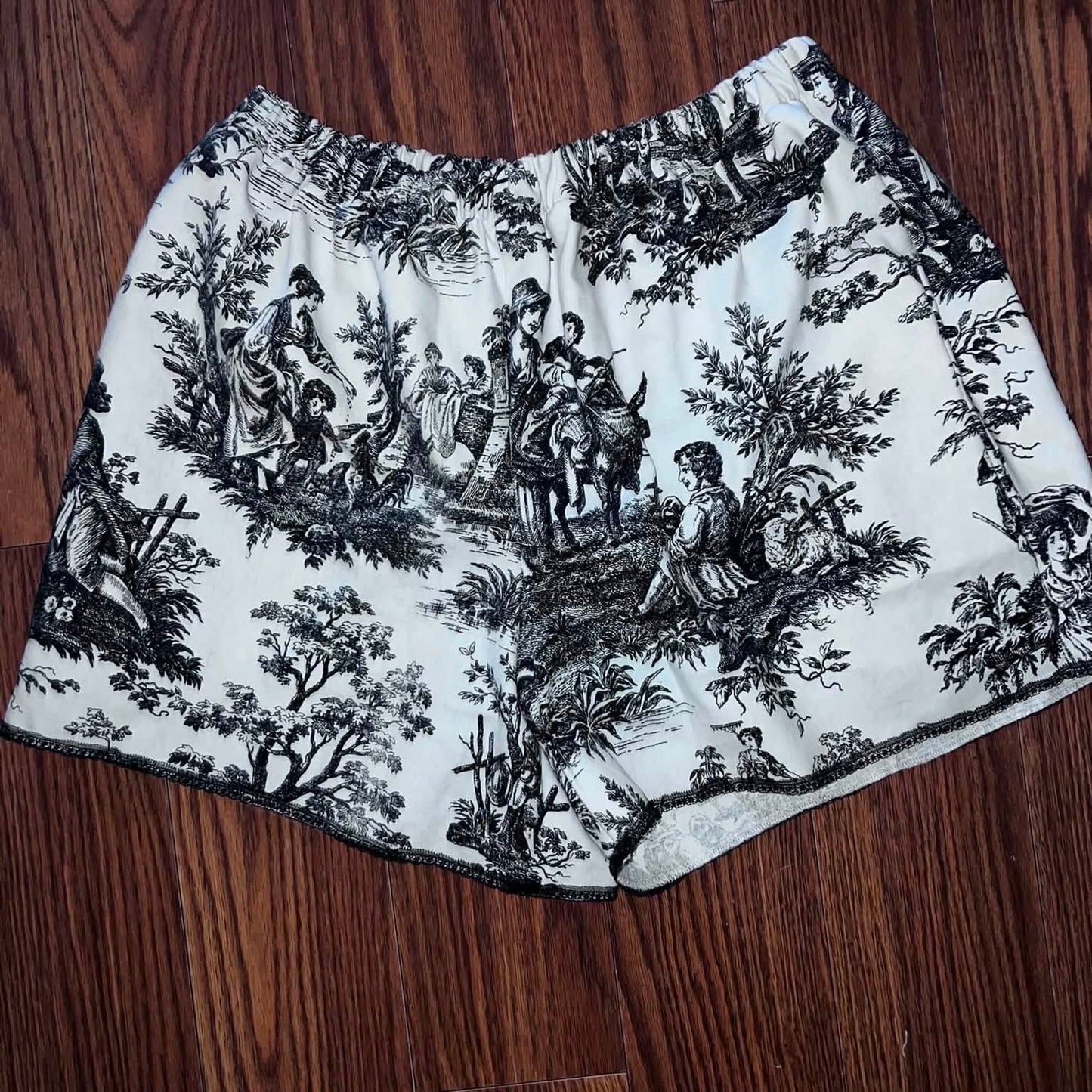 Black & Creamy White Waverly French Toile Shorts Large/X-Large  w/pockets