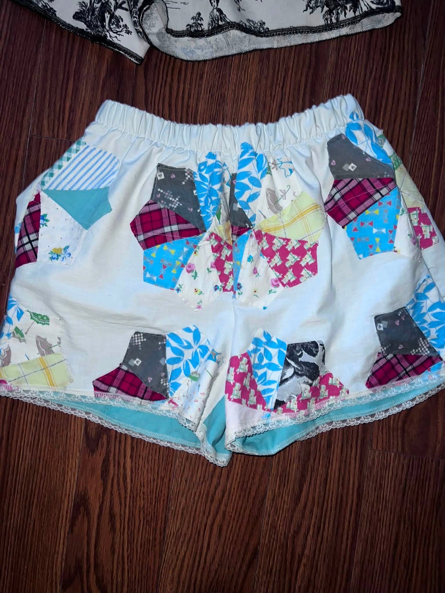 Vintage Patchwork Quilt STARS Shorts